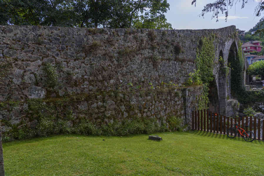 Principado de Asturias 002 - Cangas de Onís - puente romano.jpg